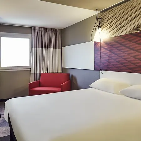 Ibis Toulon מלון 3*